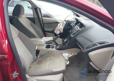 2014 Ford Focus Se z USA, uszkodzony, nr VIN 1FADP3K26EL250853